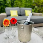 Exclusive Ams Area Вилла *
